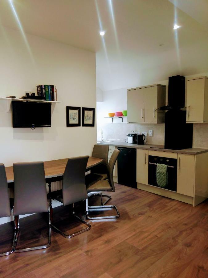 The Hollies Apartment Едър Екстериор снимка